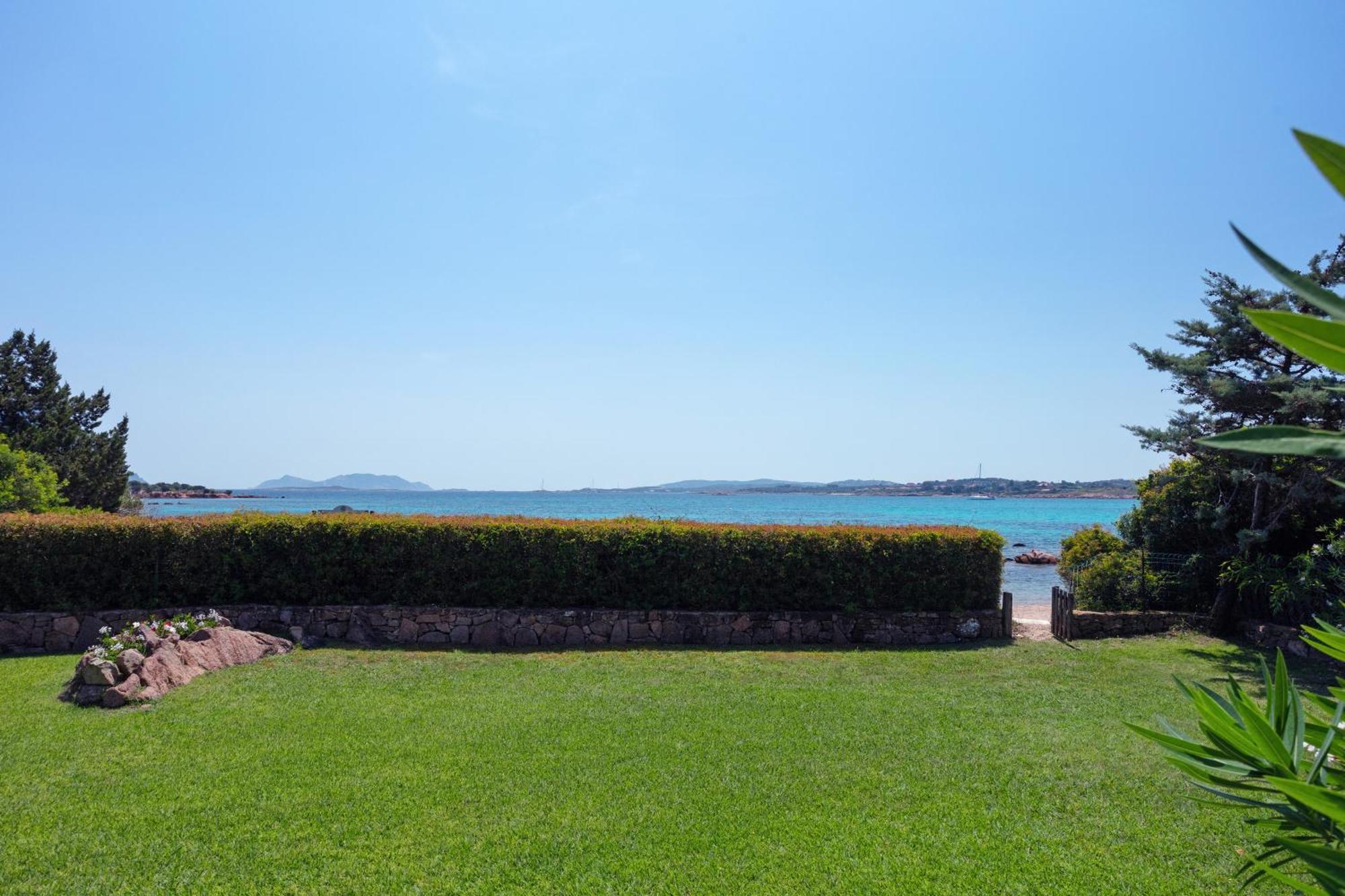 Baia Dorata Beach Apartment Porto Istana Buitenkant foto