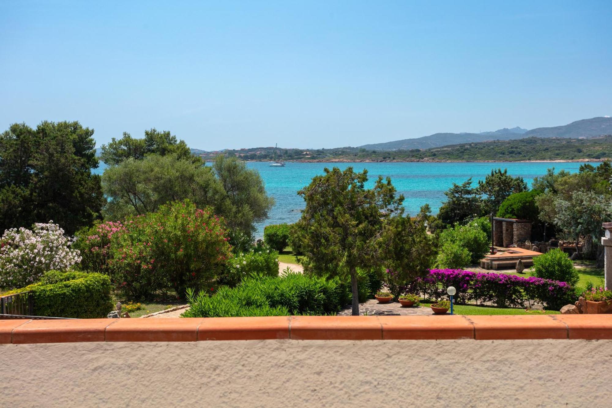 Baia Dorata Beach Apartment Porto Istana Buitenkant foto