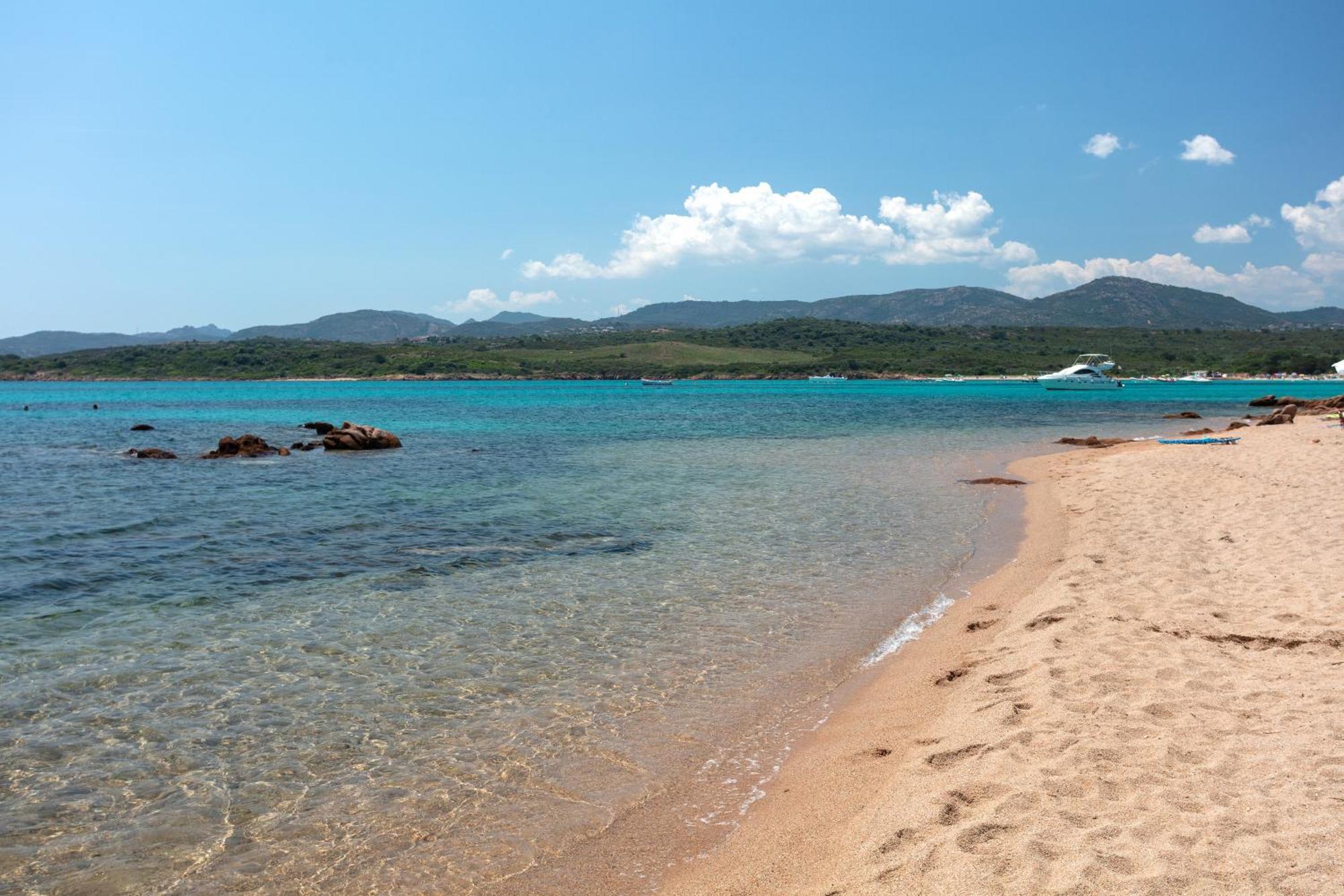 Baia Dorata Beach Apartment Porto Istana Buitenkant foto