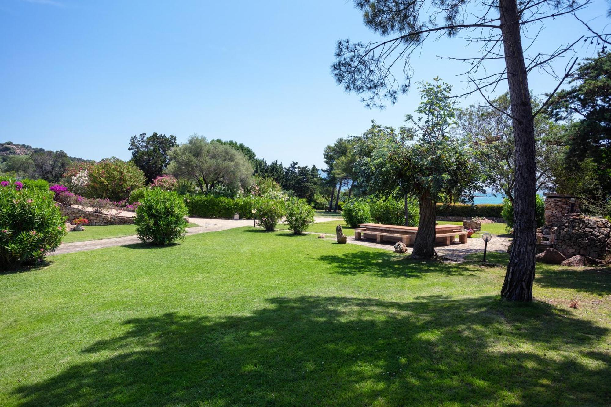 Baia Dorata Beach Apartment Porto Istana Buitenkant foto