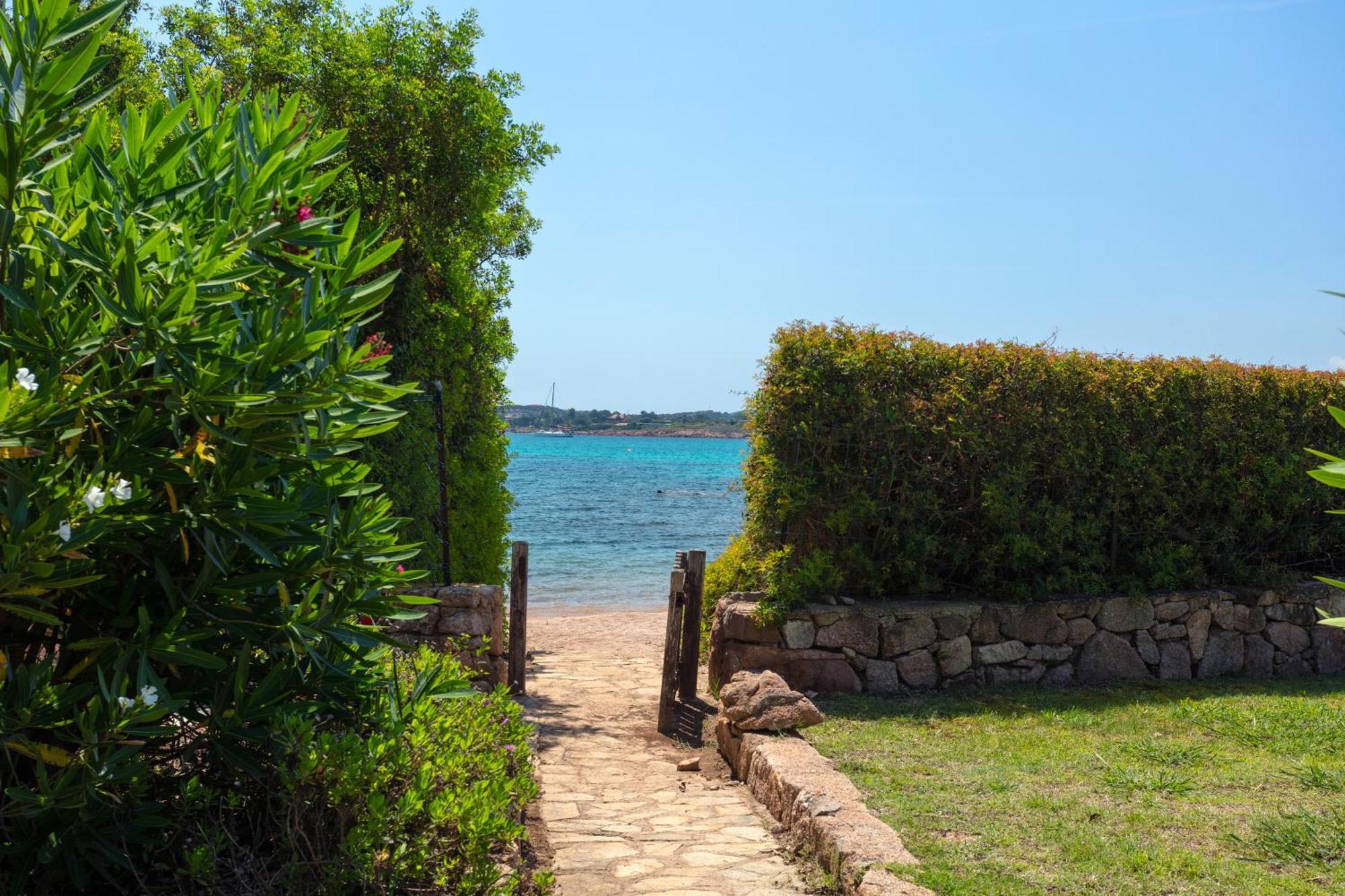 Baia Dorata Beach Apartment Porto Istana Buitenkant foto